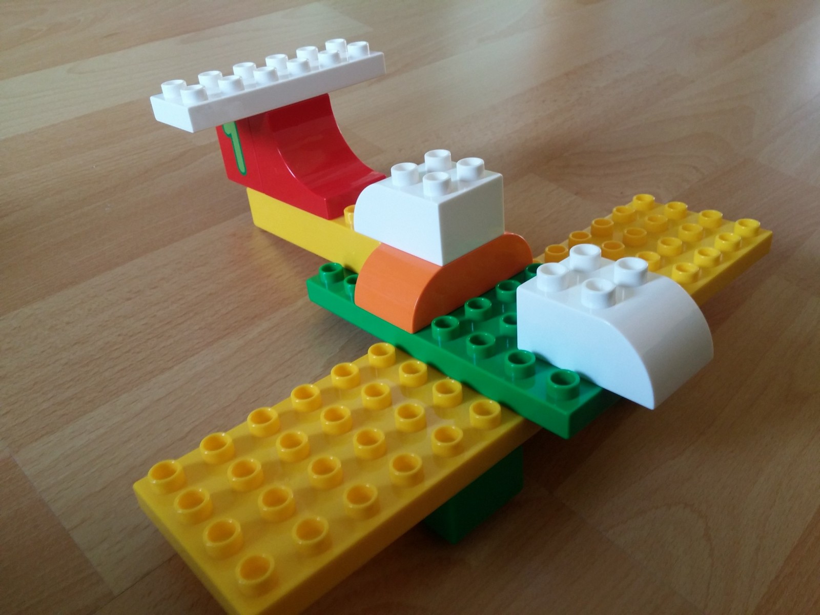 Самолёт из LEGO Duplo